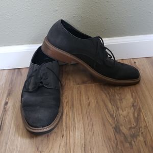 Mens dress shoe. Lightly used.